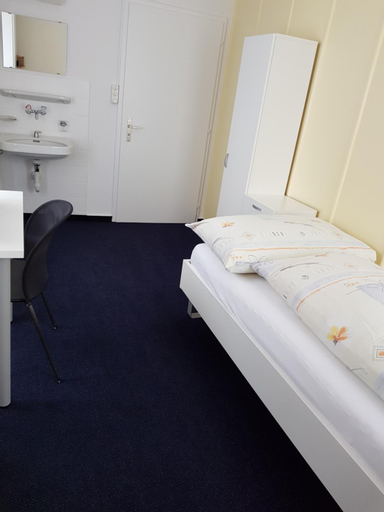 Bedroom 2, Hotel Gotthard, Brugg