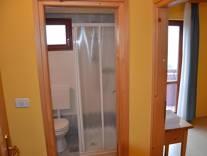Bathroom 2, Buzinel Estate, Gorizia