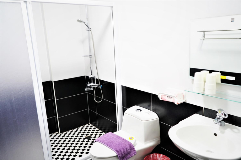 Bathroom 2, No.51 Ruisui Homestay, Hualien