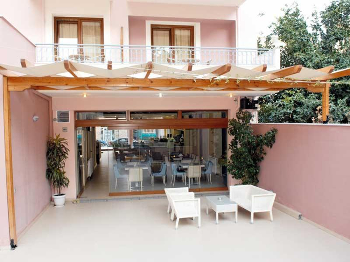 Others 3, Studios Karavos, Central Greece
