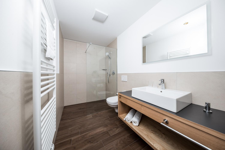 Bathroom 2, Hotel Landgasthof Weingut Seeperle, Bolzano