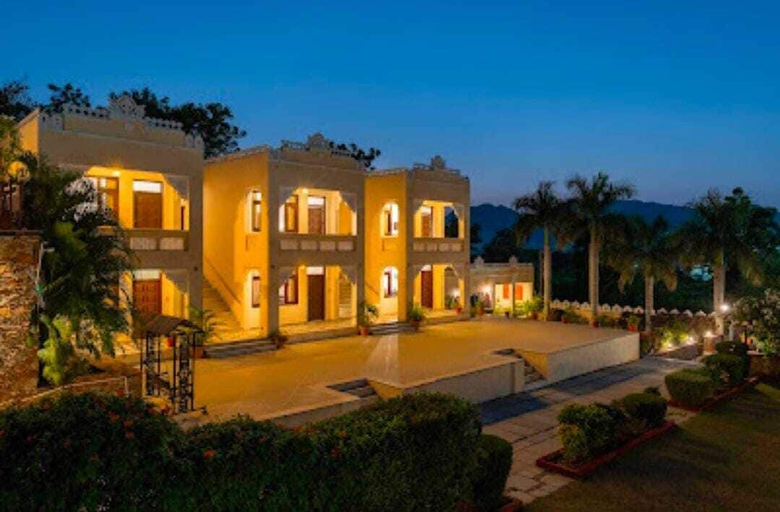 Exterior & Views