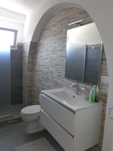 Bathroom 4, Relais Villa Simonetta with descent to the sea, Syracuse