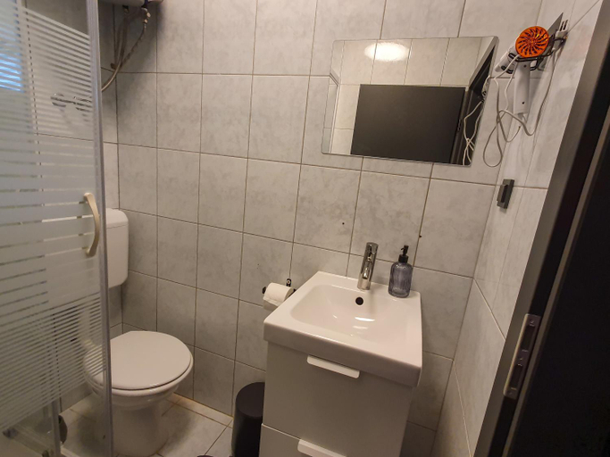 Bathroom 1, Apartments Mira, Baška