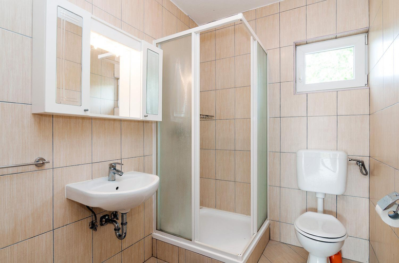 Others 5, Apartman Iva-family holiday 250 m from pebble beach, Starigrad