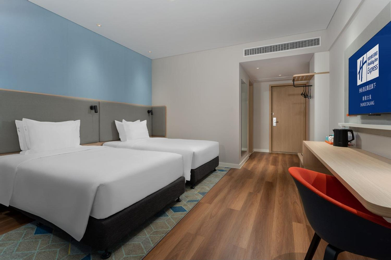 Bedroom 26