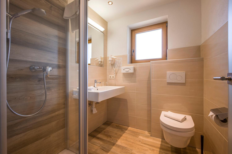 Bedroom 4, Hotel Gasthof Jager Zillertal, Schwaz