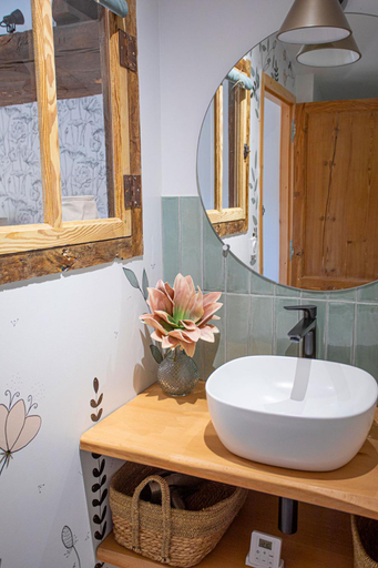 Bathroom, La Fee Capucine - Chambres et table d'hotes - Espace bien-etre et massages, Loire