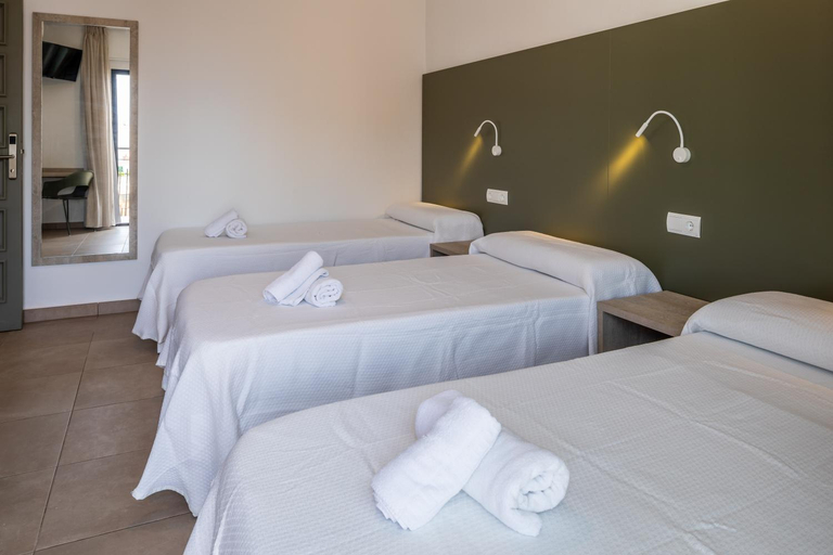 Bedroom 4, Hostal Alicante San Antonio, Baleares