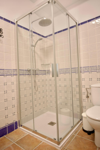 Bathroom 2, NUEVA 33 Apartamentos en el centro de Nerja, Málaga