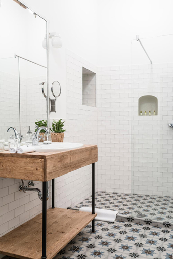 Bathroom 2, R40 Vendeghaz, Szerencs