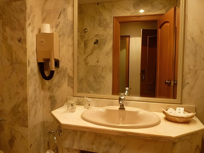 Bathroom 5, Hotel Condestable Iranzo, Jaén