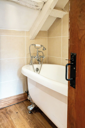 Bathroom 4, Eilmers Cottage Lovely 4BD in Malmesbury, Wiltshire