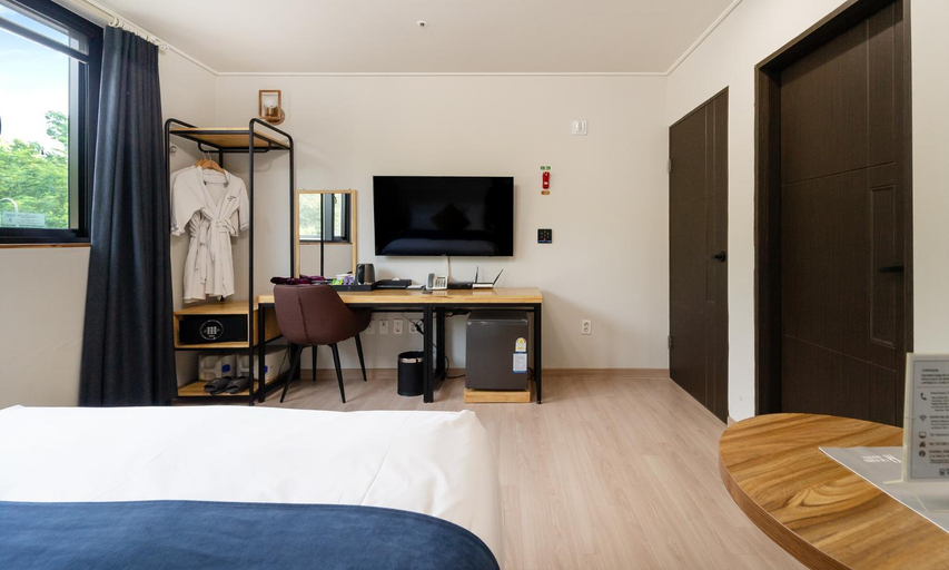 Bedroom 3, CM Park Hotel, Yecheon