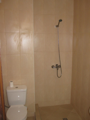 Bathroom 3, Hotel Deyanira, Garmen