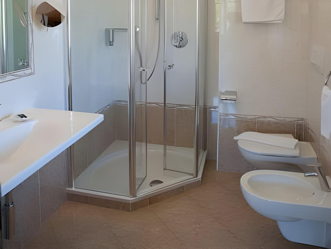 Bathroom, Hotel Girlanerhof, Bolzano