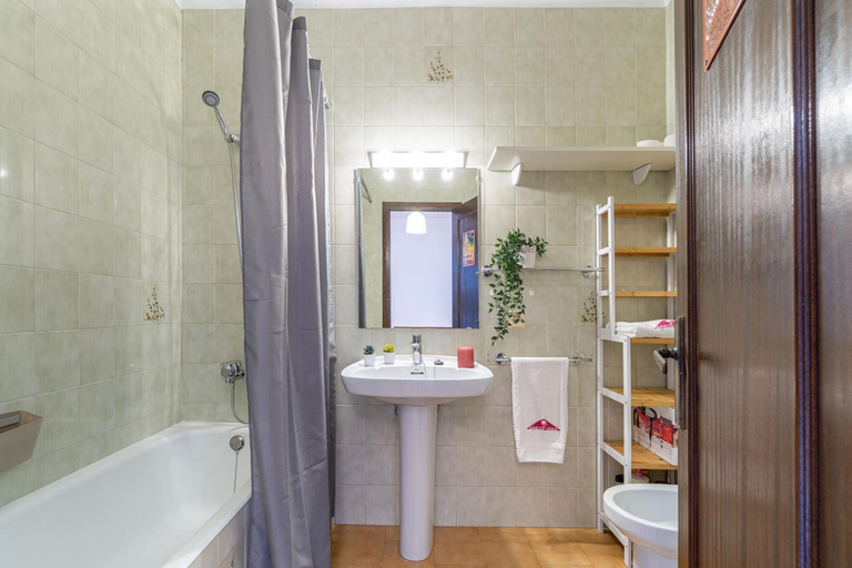 Bathroom 3, Basic Comfort Casa Porto Fino 0153 al canal con amarre, Girona