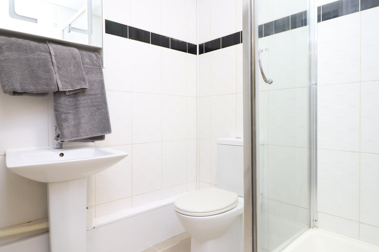Others 3, Independent extra large luxury studio flat, Southampton