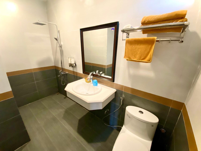 Bathroom 5, Khach san Hoang Gia, Thái Bình