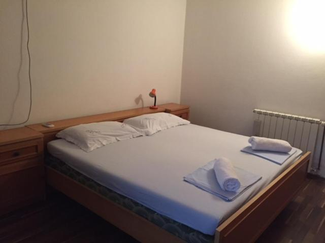 Others 4, Rooms Ana