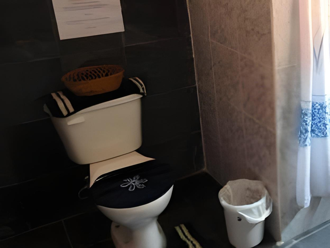 Bathroom 2, Hostal del Piamonte, Quito