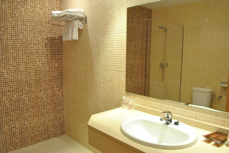 Bathroom 3, Motel Cancun Oviedo, Asturias