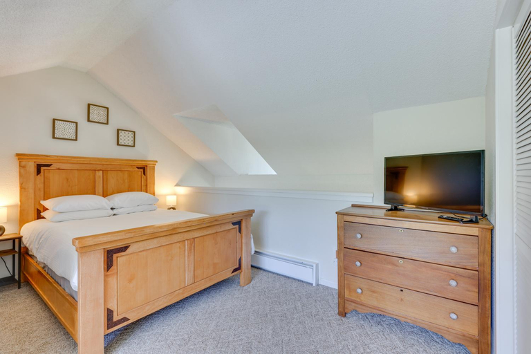 Bedroom 3, Ski-InandOut Granby Condo with Mtn Views and Balcony!, Grand