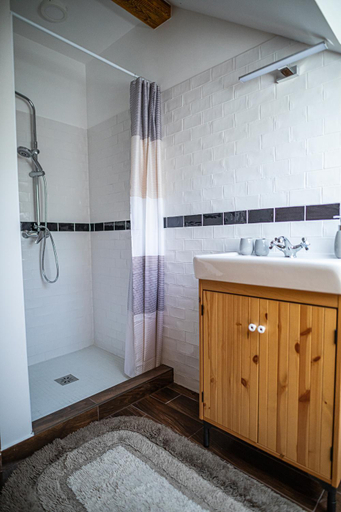 Bathroom, Tusculanum Udvarhaz, Tapolca