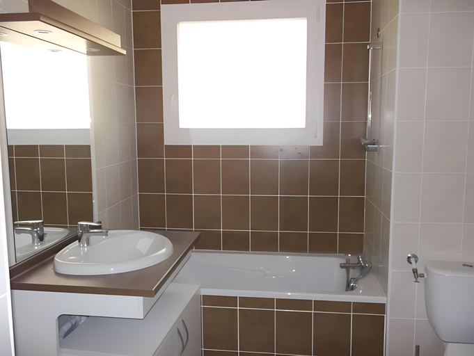 Bathroom 4, Lagrange Aparthotel Toulouse Saint-Michel, Haute-Garonne