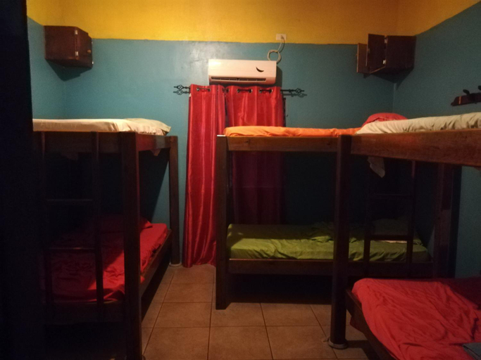 Others 4, Cliff's Hostel, Bocas del Toro