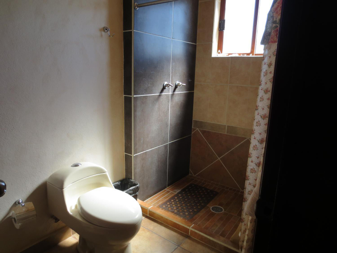 Bathroom 3, Casa Celia Hotel Restaurante, Ezequiel Montes