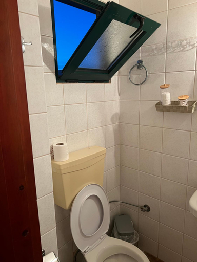 Bathroom 3, Georgakas rooms, Crete