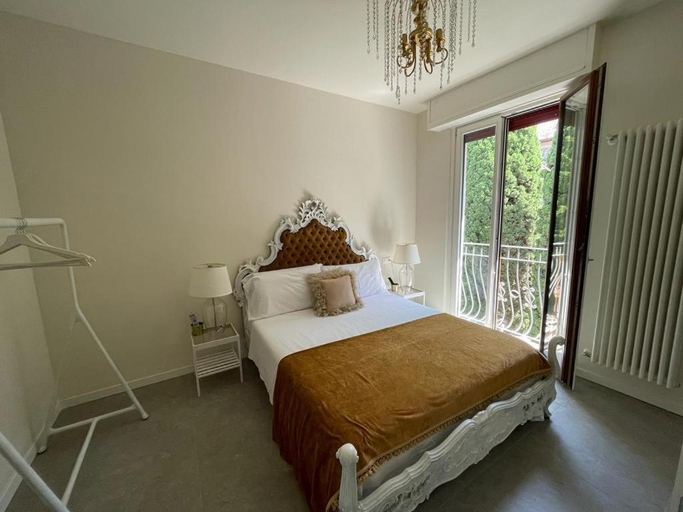 Others 4, Prestige Sirmione Via Antiche Mura, Brescia