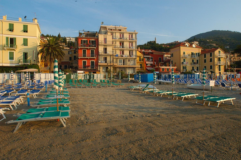 Exterior & Views 1, Hotel Tirreno, Savona
