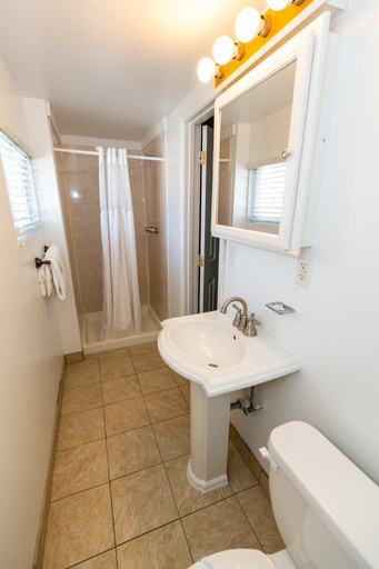 Bathroom 3, Aztec Motel, Cape May