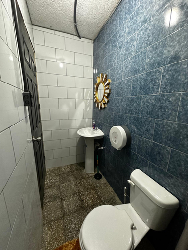 Bathroom 2, CASA MAGNOLIA, ZONA 12