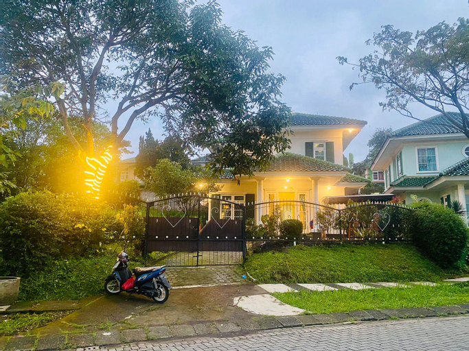 New Villa Desa by CozyVilla at Puncak Resort , Cianjur