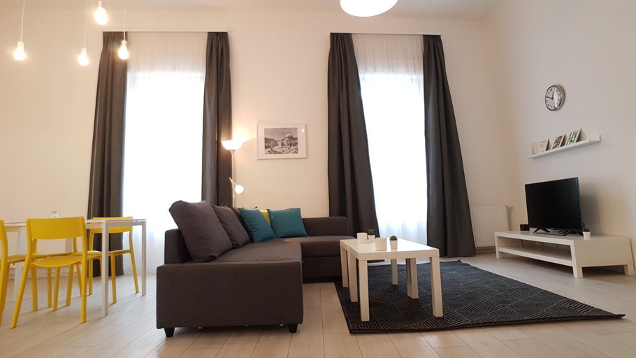 Others 3, Piacsek Apartmanhaz, Pécs