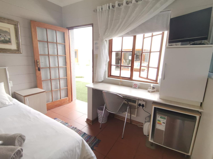 Bedroom 2, Renes Guesthouse, Pixley ka Seme