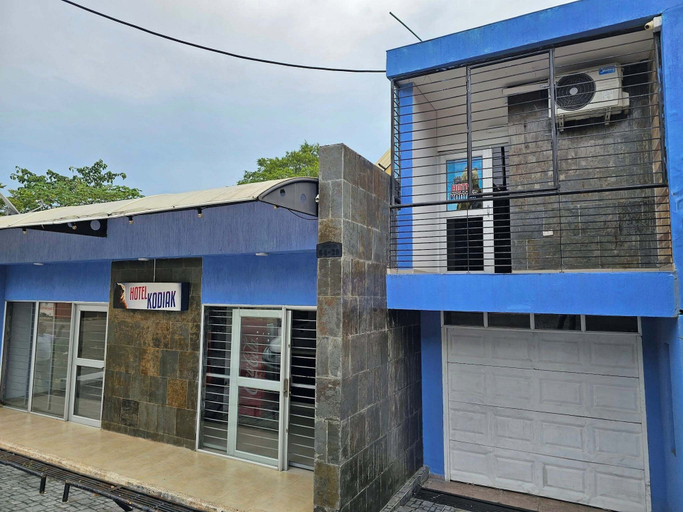 Exterior & Views