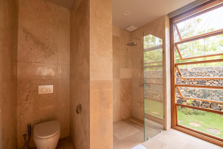 Bathroom 3, The Sinaba Orchard's Pondhouse, Buleleng