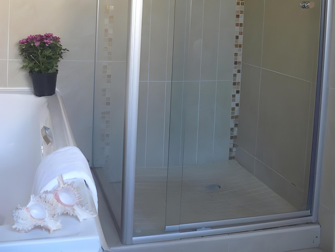 Bathroom 3, Ezulwini Guest House, iLembe