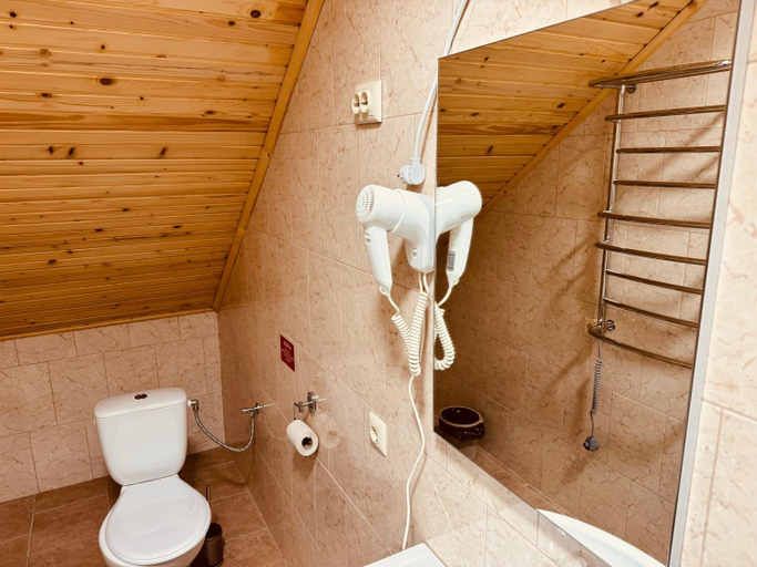 Bathroom 5, Holi Day, Tiachivs'kyi