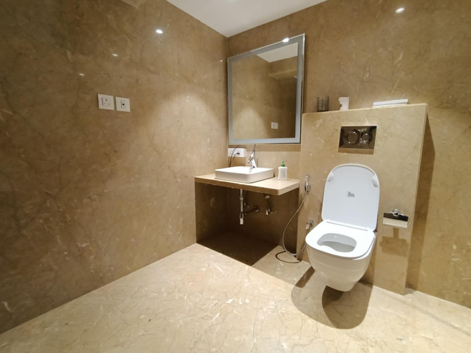 Bathroom 3, Hotel Highway Inn, Mumbai Suburban