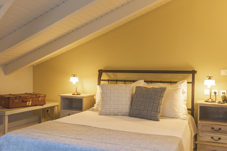 Bedroom 2, 아레투사 호텔(Arethousa Hotel), West Greece