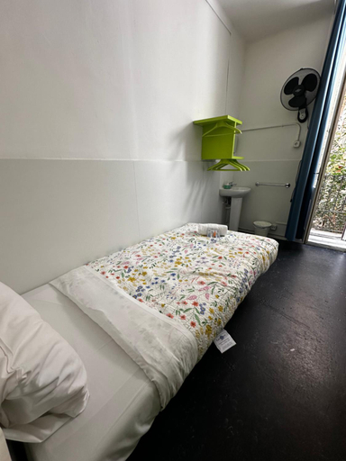 Bedroom 4, Central and Basic Universitat, Barcelona