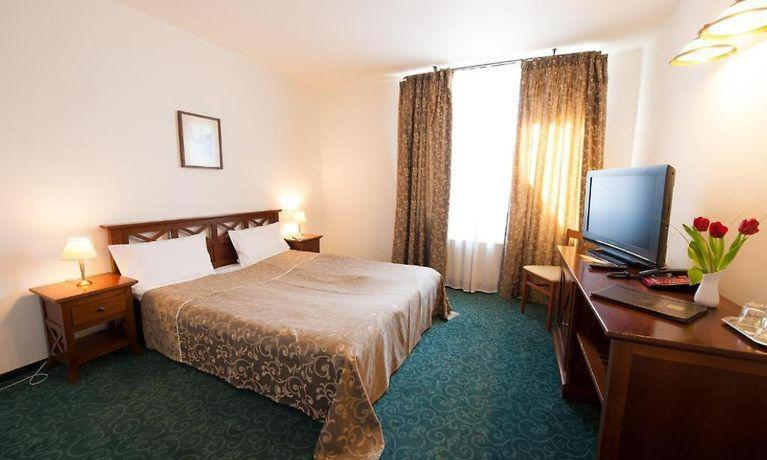 Others 3, Hotel Ana, Arad