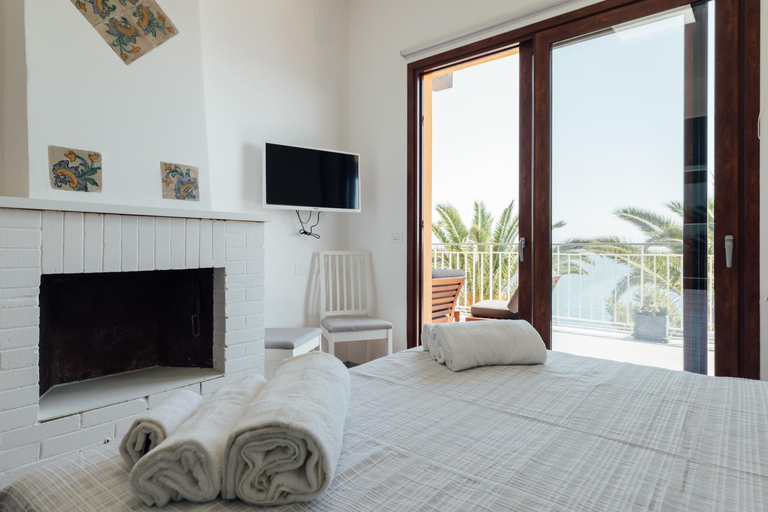 Bedroom, Appartamento in Villa Palme, vista e accesso mare, Palermo