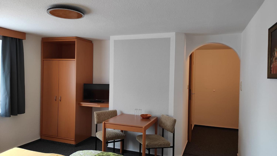 Bedroom 5, Gasthof Zur Goldenen Sonne, Saale-Orla-Kreis
