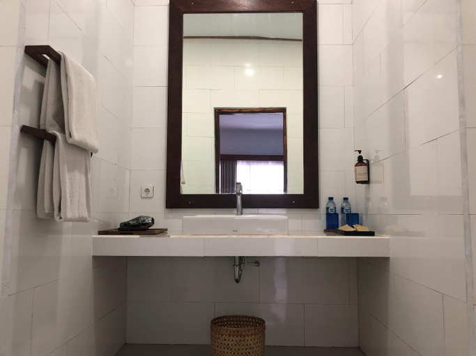 Bathroom 5, Mahadinusa Lembongan, Klungkung